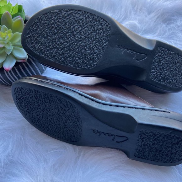 *SOLD* Clarks 7N Brown Adjustable Strap Slip - Picture 6 of 7